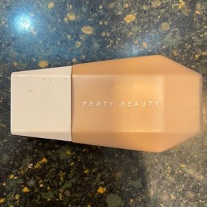 Fenty by Rihanna Blurring skin Tint in shade 8